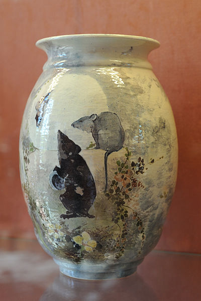 File:Vase décoré de deux rats Manufacture Laurin vers 1875.jpg