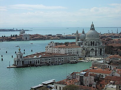 How to get to Punta Della Dogana with public transit - About the place