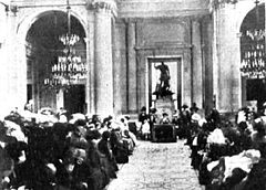Victoria en el Salón de Columnas 1911.jpg