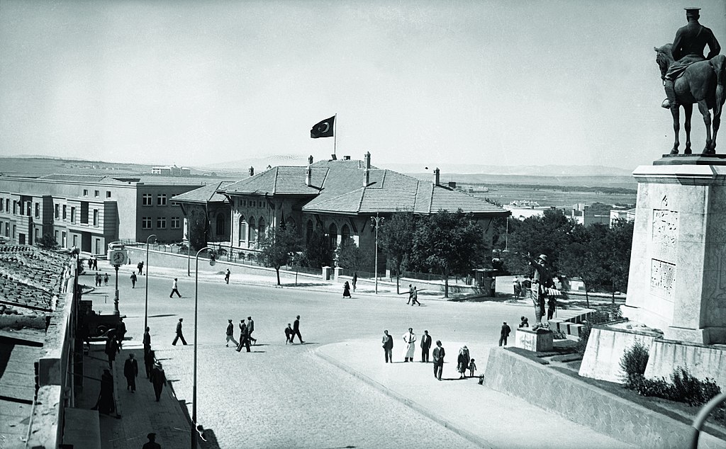 Victory Monument in Ulus Square, 1st Turkish Grand National Assembly, 1930's (17075286852)
