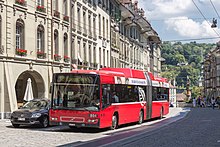 Mit Erdgas betriebener Bus in der Altstadt