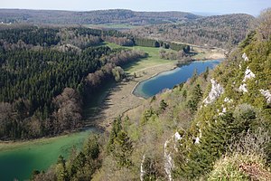 Vue sur les lacs de Maclu.jpg