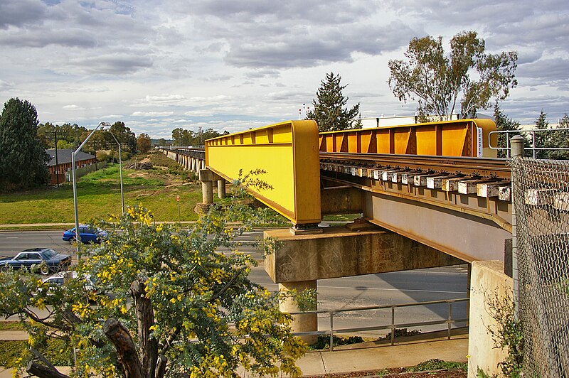 File:Wagga viaduct and Tarcutta Street Overpass.jpg