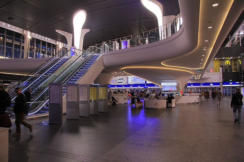 File:Warszawa Centralna - antresola 2016 01.JPG