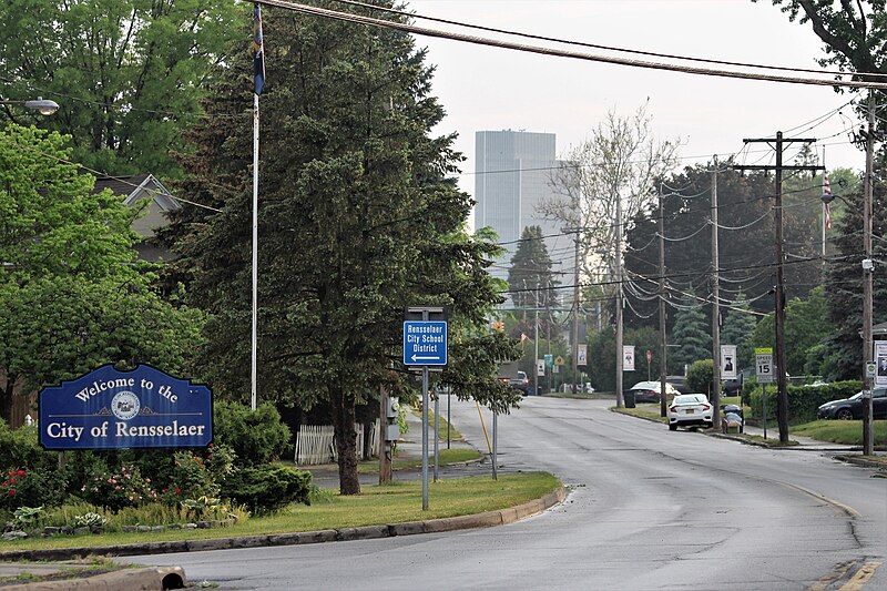 File:Washington Avenue in Rensselaer, New York.jpg