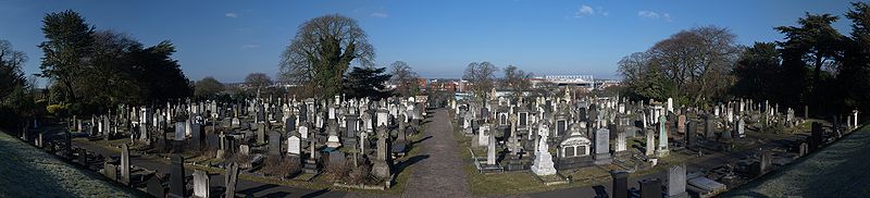 Welford Road Cemetery monuments panorama.jpg