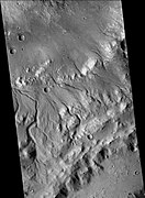 火星勘測軌道飛行器背景相機拍攝的巴克赫伊森隕擊坑南側邊緣上的河道，註：這是上一幅巴克赫伊森隕擊坑圖像的放大版。