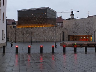 The Jewish Museum Munich is to the right in the background. Wzwz munich jewish center.jpg