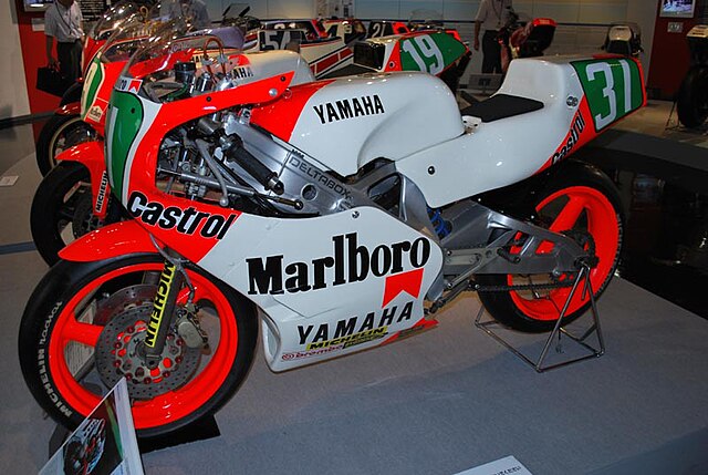 File:Yamaha YZR250 1986.jpg - Wikimedia Commons