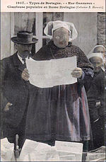 Mari Kastellin (Marie de Chateaulin), une vendeuse de chansons populaires (née à Loqueffret en 1845), vers 1900