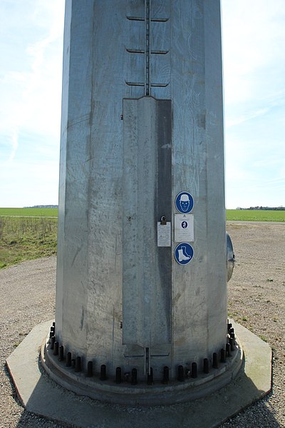 File:Éolienne Vergnet à Gommerville en Eure-et-Loir le 9 avril 2015 - 6.jpg