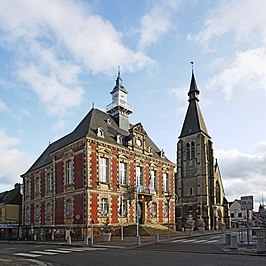 Gemeentehuis en Église Saint-Gervais-Saint-Protais