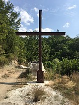 Крст во близина на параклисот