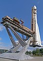 Ракета-носитель Р-7 в ВВЦ-Сarrier rocket R7 in All-Russia Exhibition Centre - panoramio.jpg