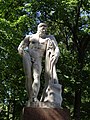 פסל הרקולס בגן ציבורי בסנט פטרבורג.jpg