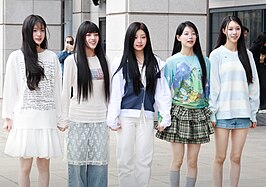 Illit in 2024 V.l.n.r. : Minju, Iroha, Wonhee, Moka, en Yunah