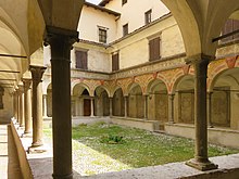 Il quattrocentesco Chiostro di Santa Maria del Carmine. Il convento, ora demolito, risaliva al 1400.