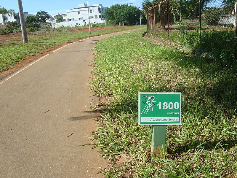 File:1800 metros até a ponta da península... Belíssima caminhada - panoramio.jpg