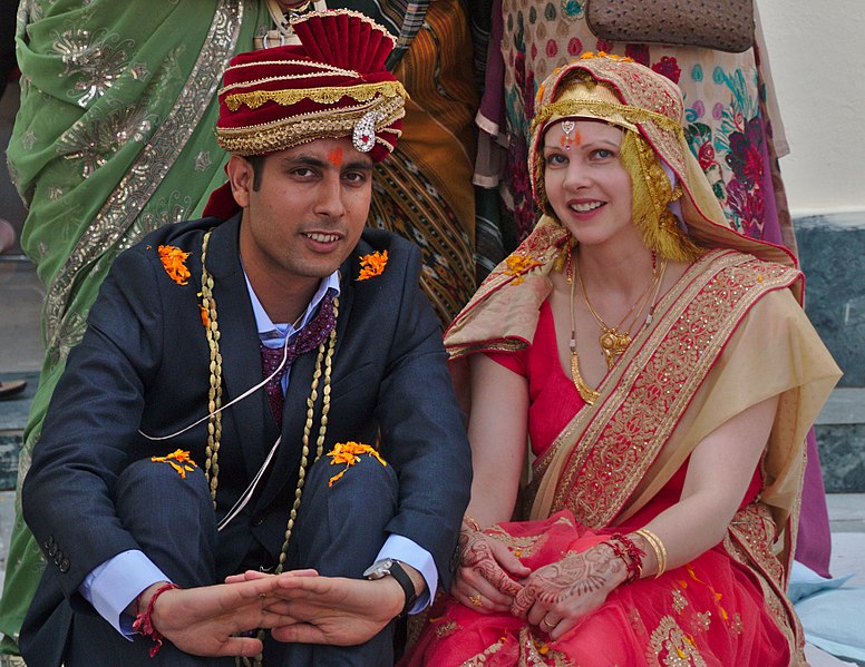 File:19 October 2016 Hindu wedding couple.jpg