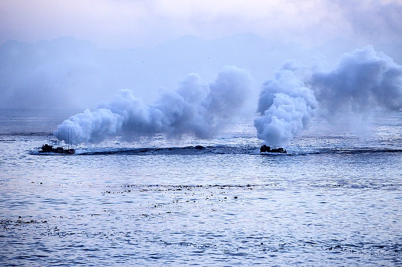 File:2014.11.18. 해병대사령부 - 상륙훈련(18th, Nov, 2014 ROKMC HQ - Amphibious Operation Training) (15910415421).jpg