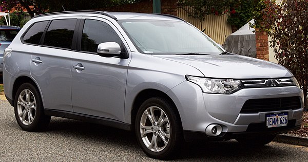 Mitsubishi Outlander (pre-facelift)