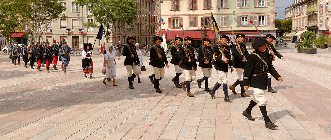 Défilé en direction de la cathédrale Saint Christophe.