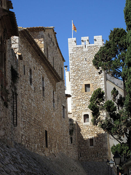 File:30 Façana posterior del palau del Rei Moro, al vall de la muralla (Sitges).JPG