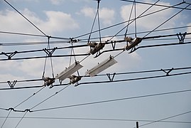 Fahrleitungs­kreuzung zwischen Straßenbahn und Oberleitungs­bus in Athen