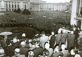Adunare Piaţa Palatului August 1968.jpg