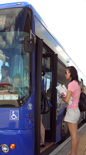 File:Aklbusway13.jpg