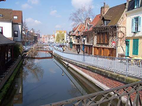 Canal in the Saint-Leu quarter