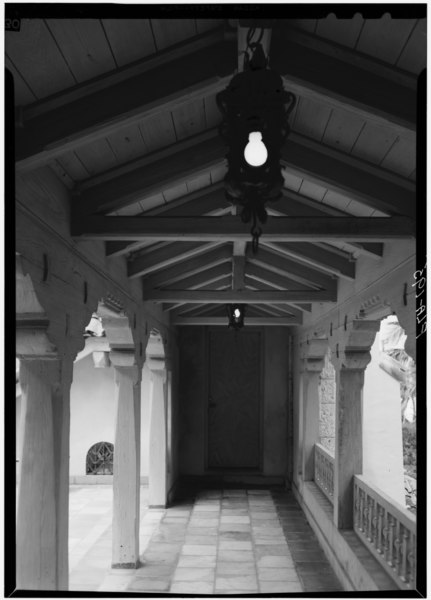 File:April 1967 VIEW UNDER COVERED WAY BETWEEN GUEST HOUSE AND VENETIAN ROOM ATOP PORTE-COCHERE - Mar-a-Lago, 1100 South Ocean Boulevard, Palm Beach, Palm Beach County, FL HABS FLA,50-PALM,1-64.tif