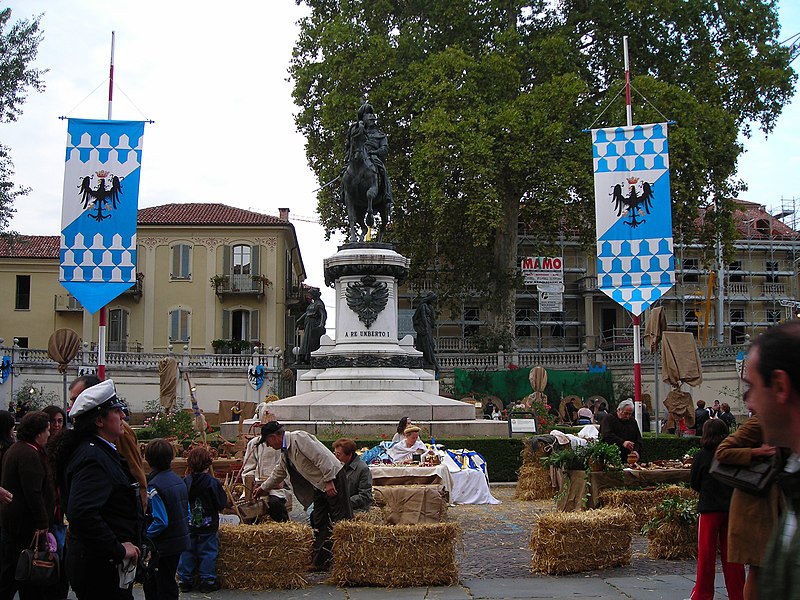 File:Asti - Arti e Mercanti 2339.jpg