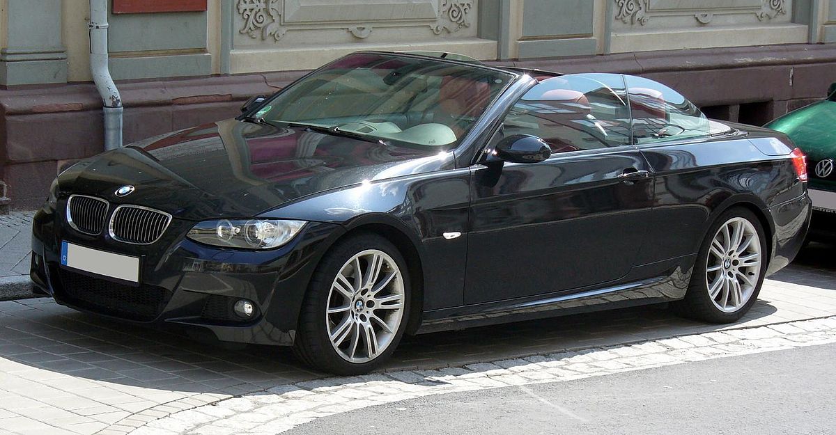 File:BMW 320i Cabriolet M-Sportpaket (E93, Facelift) – Frontansicht,  31.März 2011, Mettmann.jpg - Wikimedia Commons