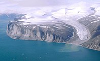 Eng Gletscherzong op Baffin Island