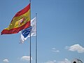 Le bandiere del BIE e di Spagna sventolano sul sito della Expo 2008