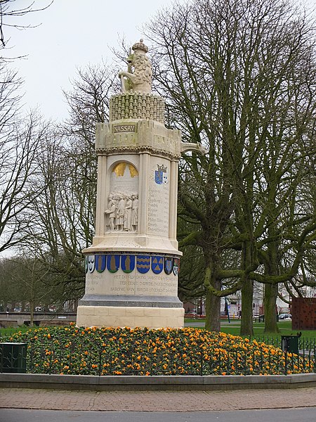 File:Baroniemonument DSCF0078.jpg