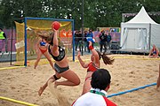 Deutsch: Beachhandball bei den Olympischen Jugendspielen 2018; Tag 5, 10. November 2018; Mädchen, Hauptrunde - Ungarn-Paraguay 2:0 English: Beach handball at the 2018 Summer Youth Olympics at 11 October 2018 – Girls Main Round – Hungary-Paraguay 2:0