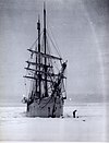 „Belgica” w okowach lodu na Antarktyce