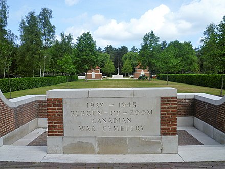Kanadischer Soldaten­friedhof in Bergen op Zoom (Commonwealth War Graves Commission)