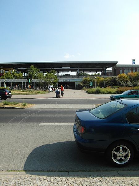 File:Berlin S- und U-Bahnhof Wuhletal (9497711844).jpg