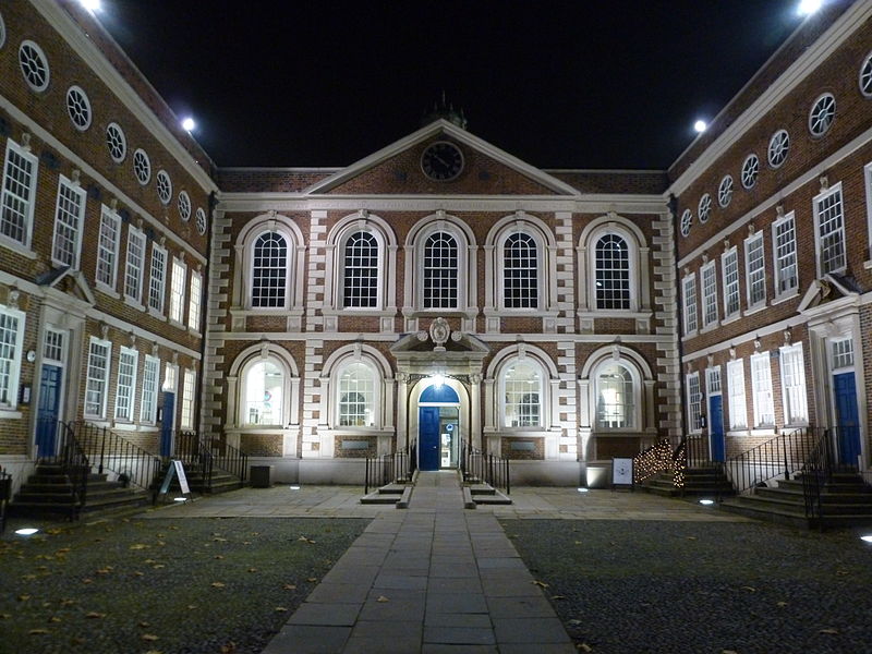 File:Bluecoat Chambers at night, Liverpool.jpg