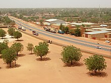 Truck and car traffic along Boulevard Mali Bero, Niamey. Blvd Mali Bero from grand mosquee niamey.jpg