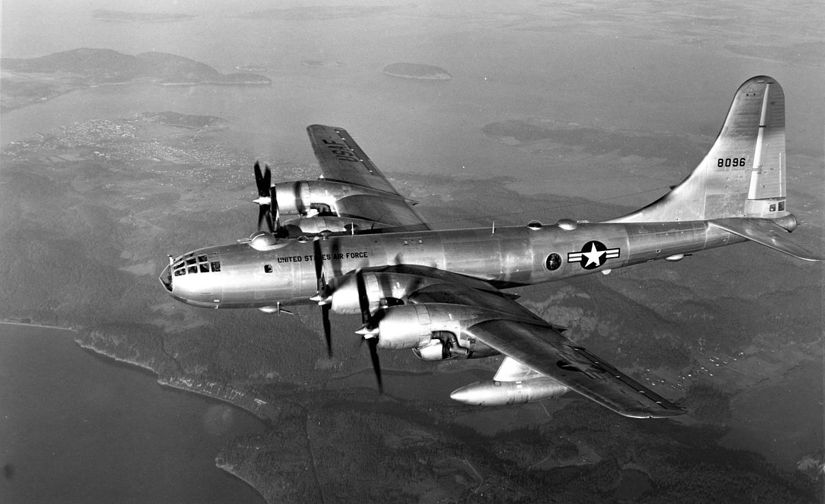 https://upload.wikimedia.org/wikipedia/commons/thumb/4/4c/Boeing_B-50D-95-BO_050421-F-1234P-006.jpg/1200px-Boeing_B-50D-95-BO_050421-F-1234P-006.jpg