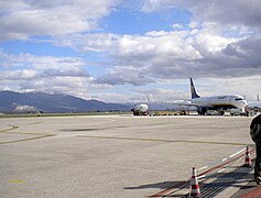Boeing Ryanair in pista all'Aeroporto Perugia Sant'Egidio.jpg