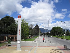 Bogotá, estación Gobernación TransMilenio av El Dorado con carrera 52.JPG