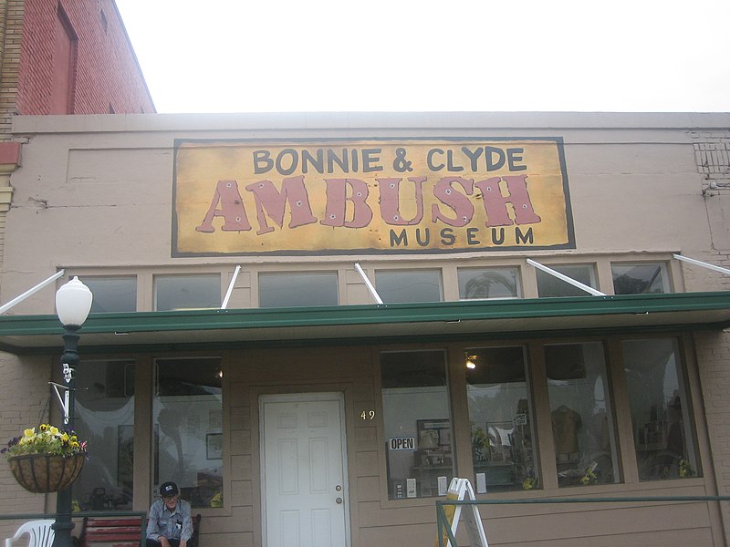 File:Bonnie and Clyde Ambush Museum in Gibsland, LA IMG 0769.JPG