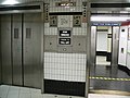 Due ascensori danno accesso ai binari