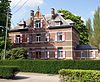 alt=Villa Ten Diepenbeke, « édifiée en 1667, détruite en 1914, ressuscitée en 1921 ». (nl) Villa "Ten Diepenbeke", "Gebouwd 1667, verwoest 1914, verrezen 1921"