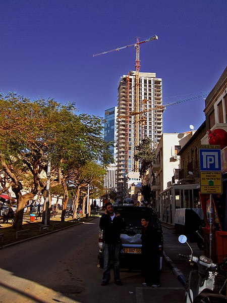 File:Boulevard Rothschild Tel Aviv - panoramio.jpg